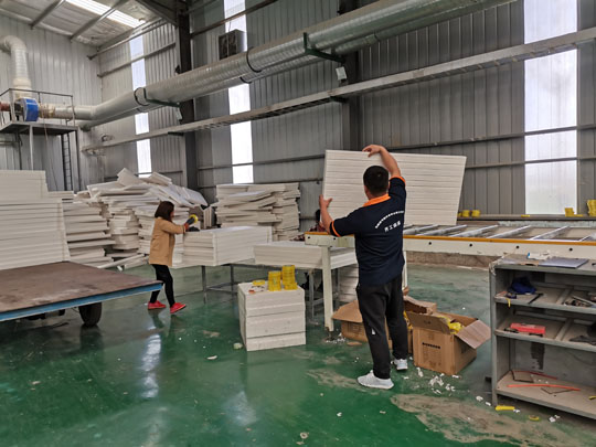 防火巖棉板擁有優良的防潮機能