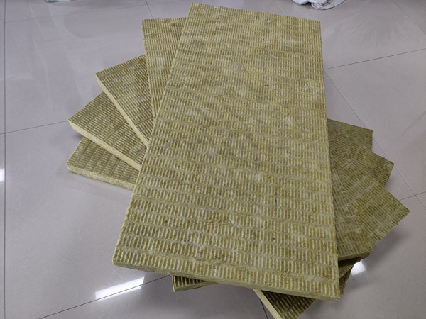 在高溫天氣下進行巖棉板的施工要注意的地方